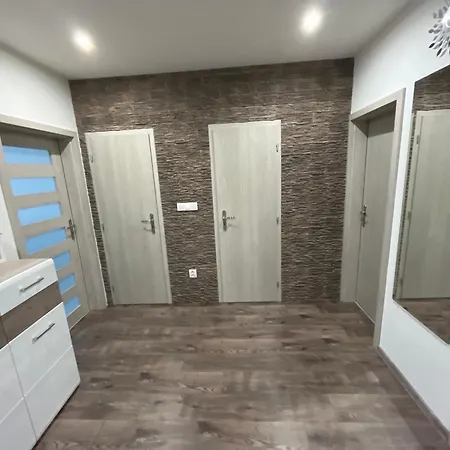 Ubytovanie V Kanianke Apartman *